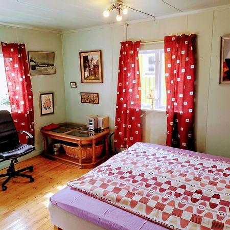 Summer bedroom, outside toilet, shower, kitchen. 120 m from Sandbach. Bräcke Exterior foto
