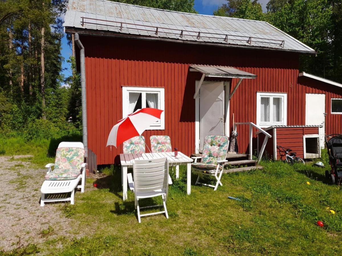 Summer bedroom, outside toilet, shower, kitchen. 120 m from Sandbach. Bräcke Exterior foto
